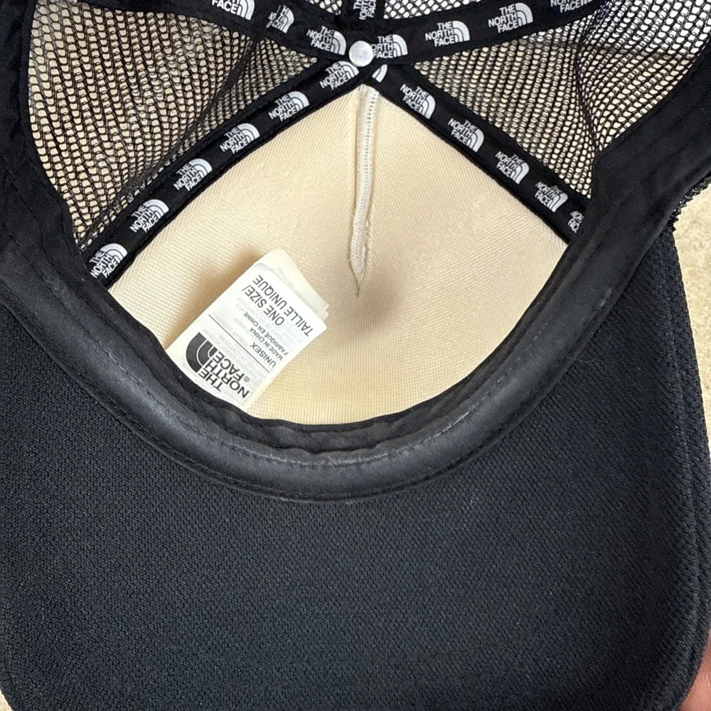 The North Face Never Stop Exploring Mesh Snapback Hat Cap Black One‎ Size